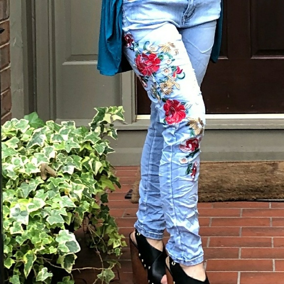 NEW PLAY•Rose embroidered distressed•nice fit•NWT•size 6 - Picture 3 of 15